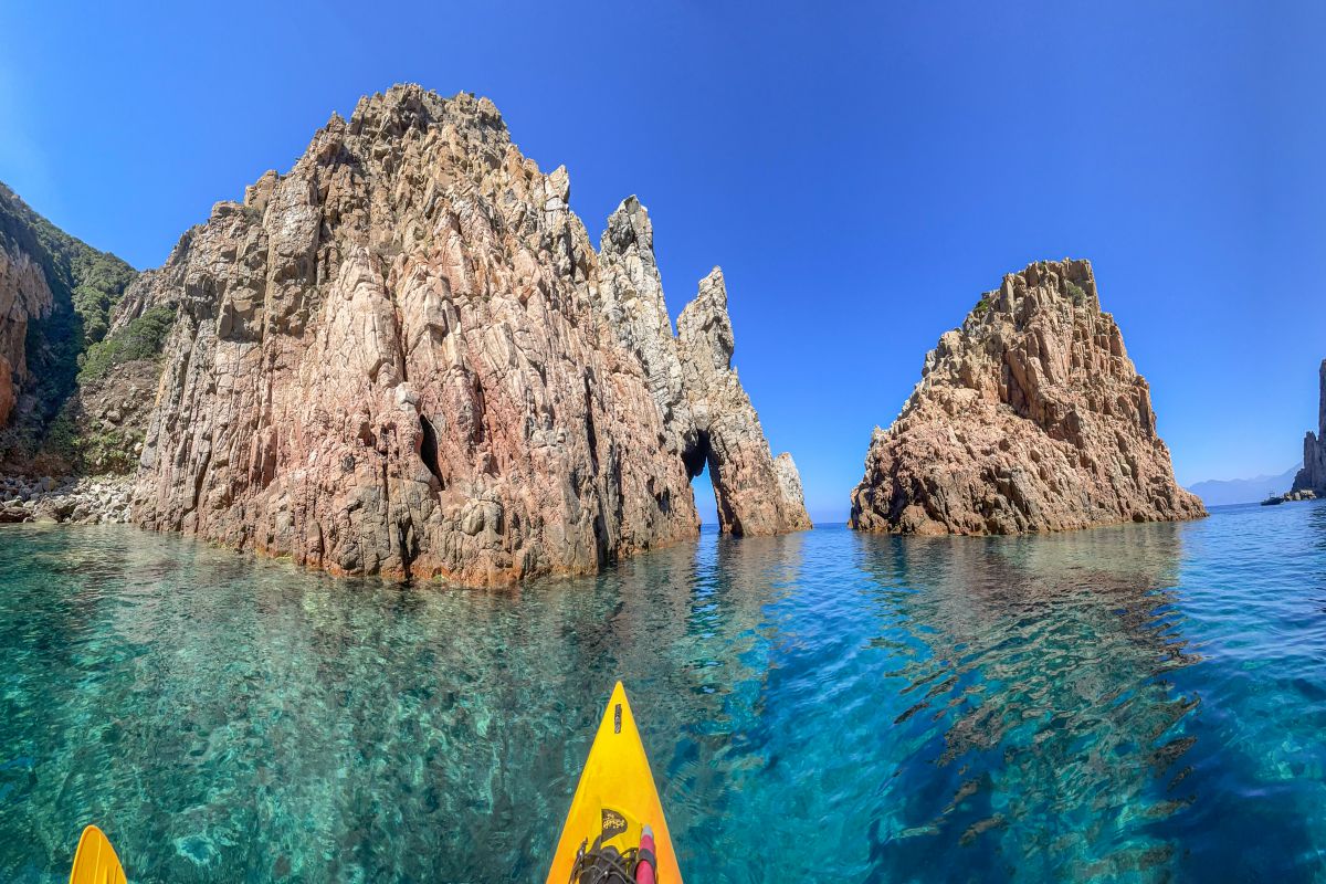 CAPO ROSSO. RUŽIČASTI PLES NA KORZICI