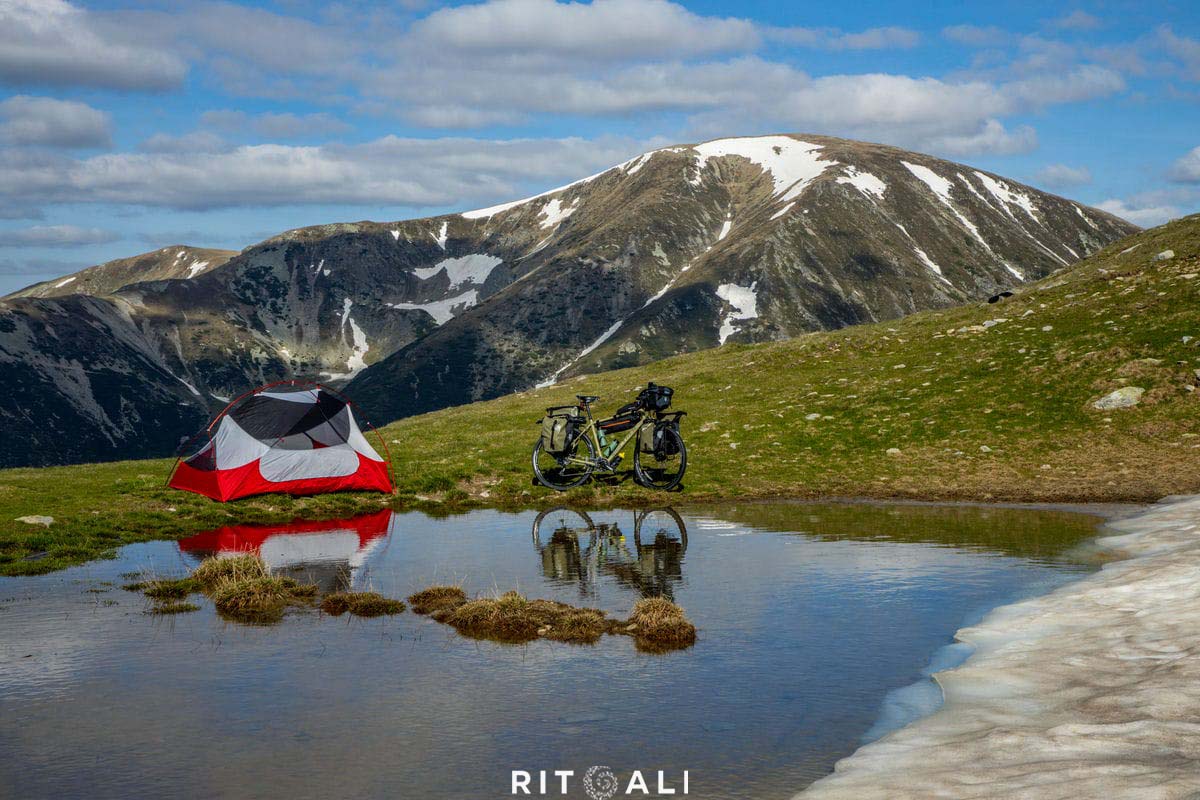 ZEMLJA IZNAD PLANINA. TRANSALPINA BICIKLOM.