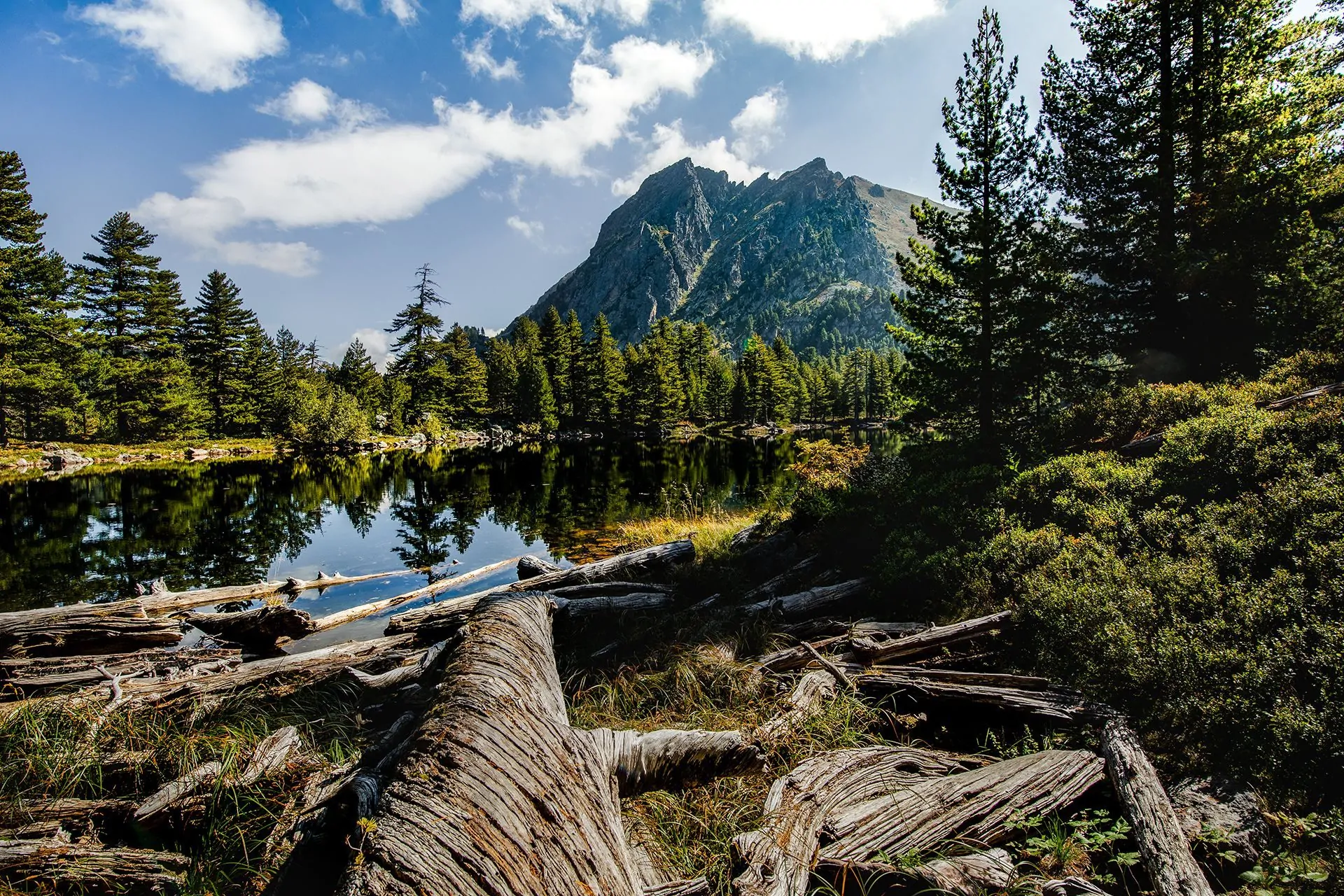 HRIDSKO JEZERO. DRAGULJ PROKLETIJA