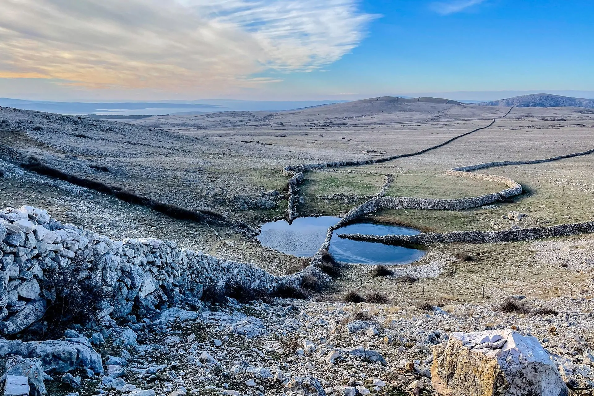 OTOK KRK. IZLET NA MESEČEV PLATO