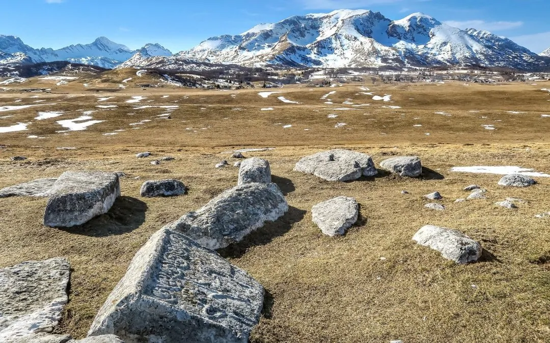 VRAŽJE I RIBLJE JEZERO NA DURMITORU. STEĆCI.