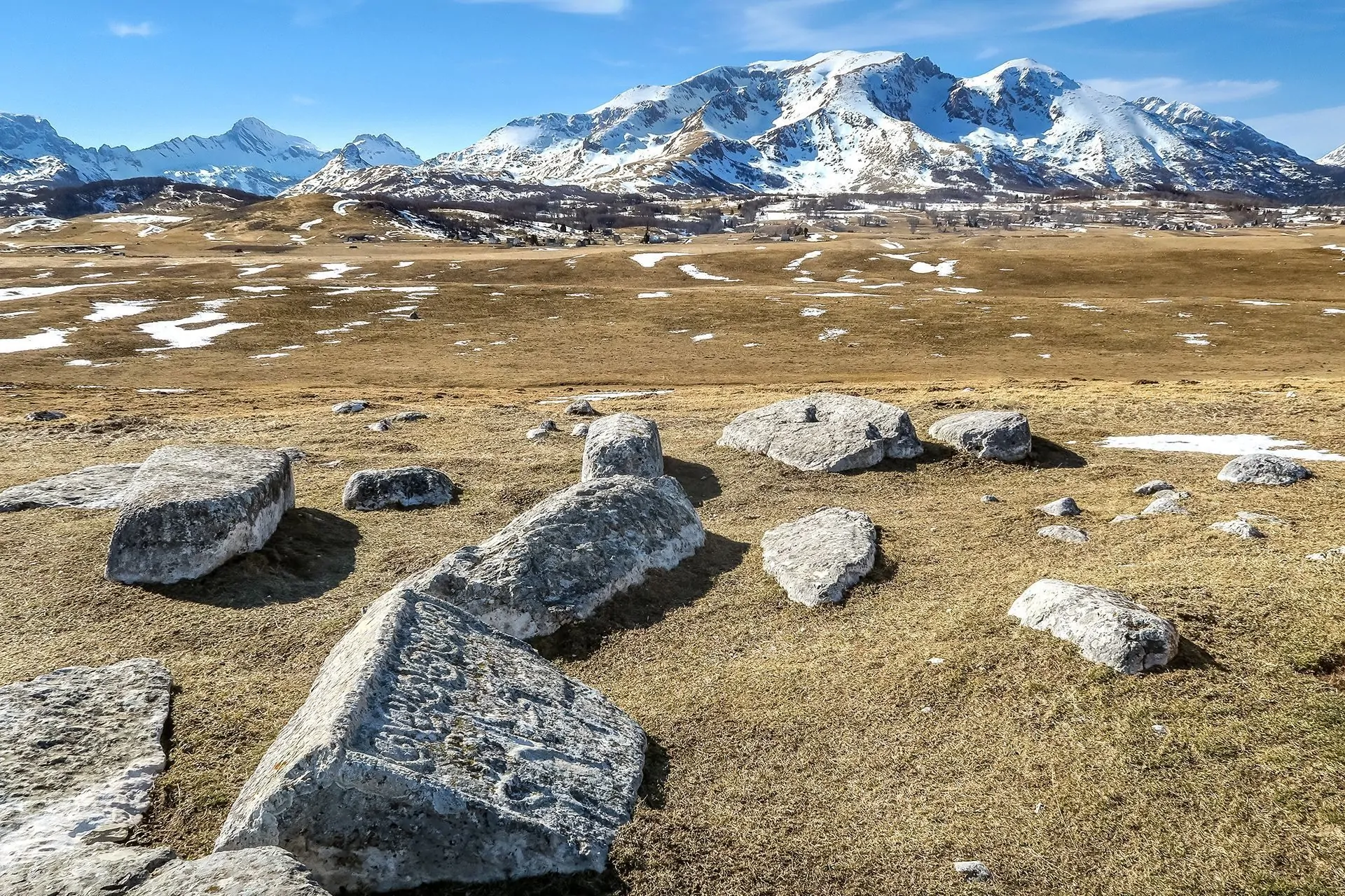 VRAŽJE I RIBLJE JEZERO NA DURMITORU. STEĆCI.