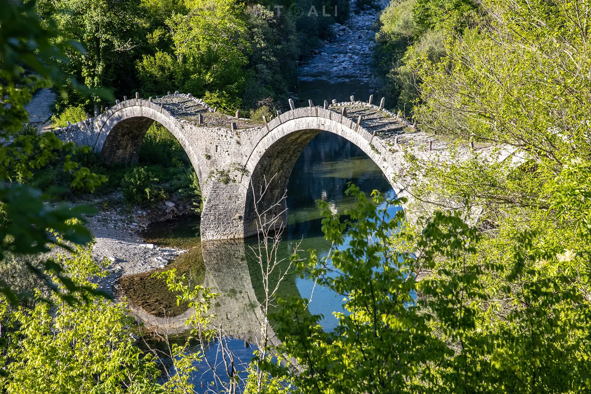 ZAGORI. VIKOS GORGE. KAMENI MOSTOVI