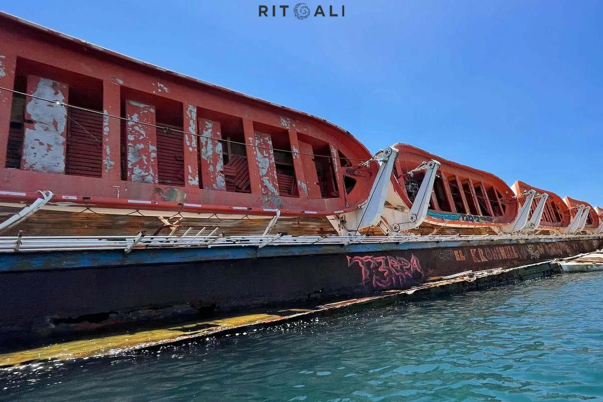 MEDITERRIANEAN SKY. RASKOŠNA OLUPINA