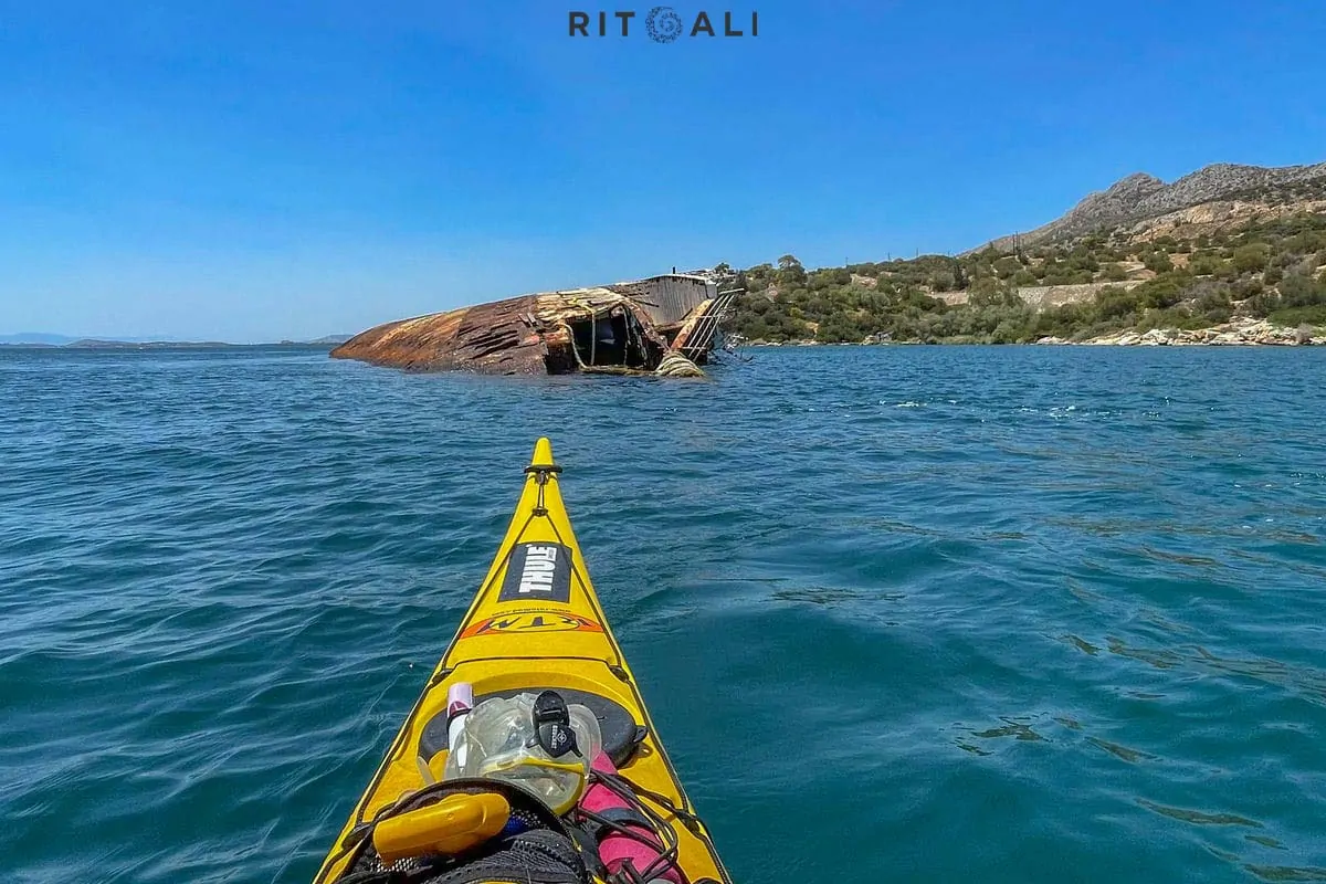 MEDITERRIANEAN SKY. RASKOŠNA OLUPINA
