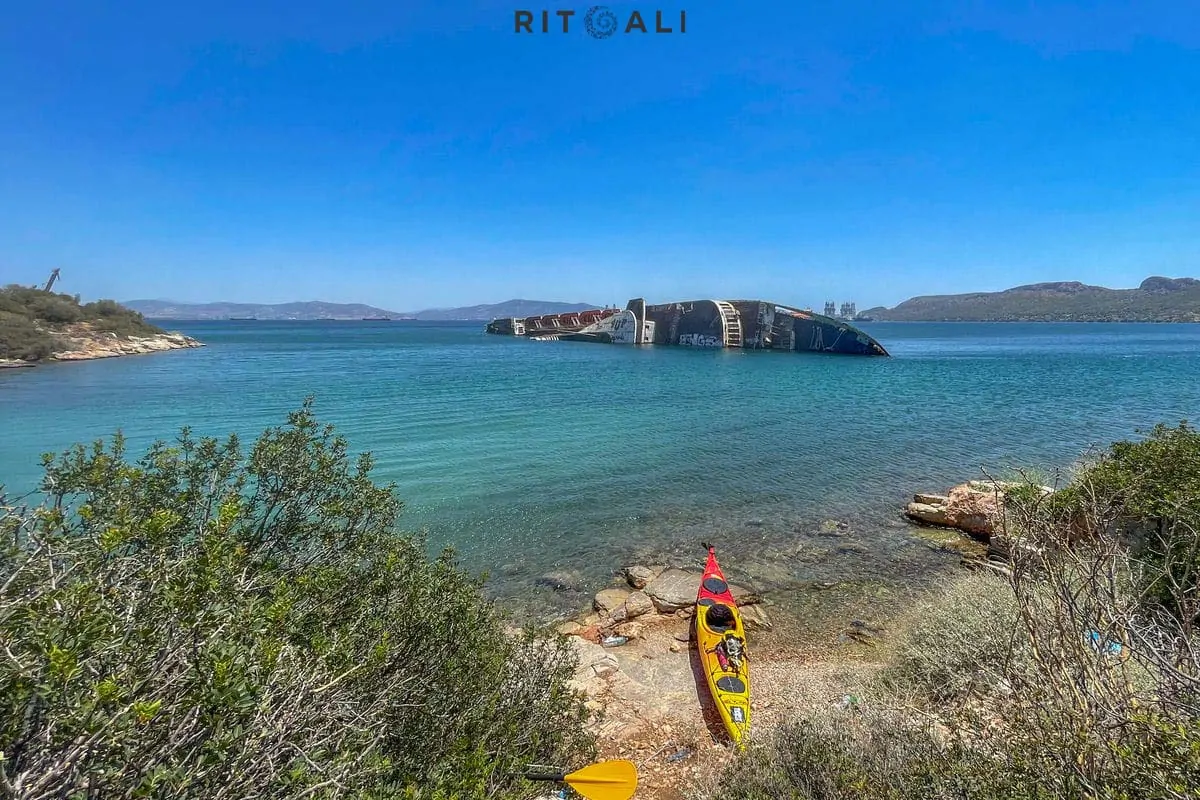 MEDITERRIANEAN SKY. RASKOŠNA OLUPINA