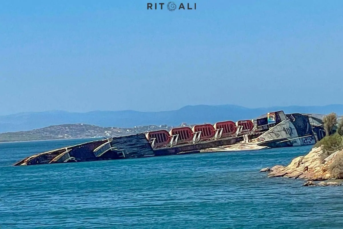 MEDITERRIANEAN SKY. RASKOŠNA OLUPINA