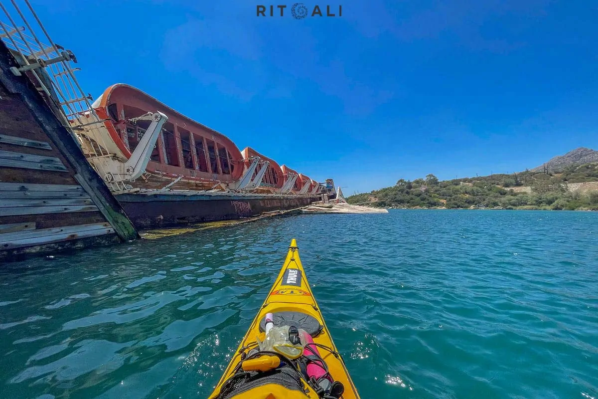 MEDITERRIANEAN SKY. RASKOŠNA OLUPINA
