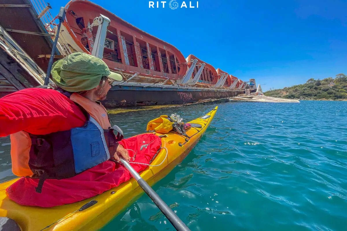 MEDITERRIANEAN SKY. RASKOŠNA OLUPINA