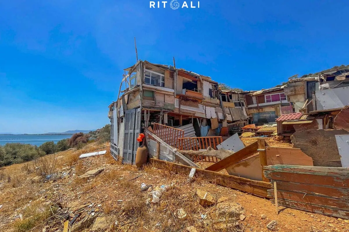 MEDITERRIANEAN SKY. RASKOŠNA OLUPINA