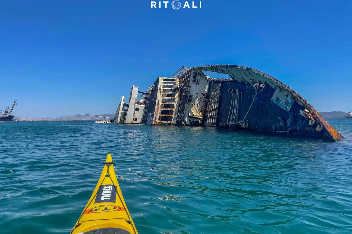 MEDITERRIANEAN SKY. RASKOŠNA OLUPINA