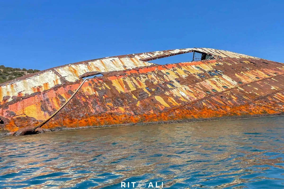 MEDITERRIANEAN SKY. RASKOŠNA OLUPINA