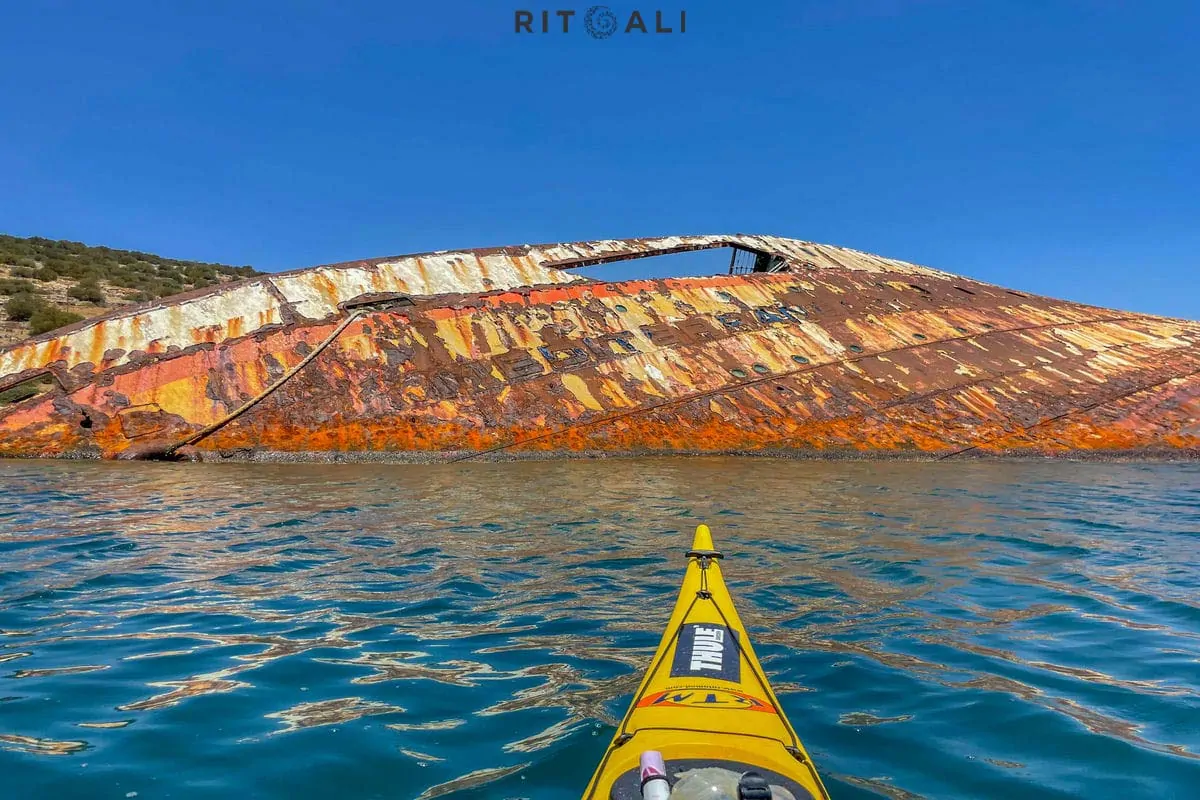 MEDITERRIANEAN SKY. RASKOŠNA OLUPINA