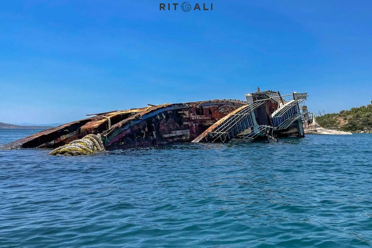 MEDITERRIANEAN SKY. RASKOŠNA OLUPINA