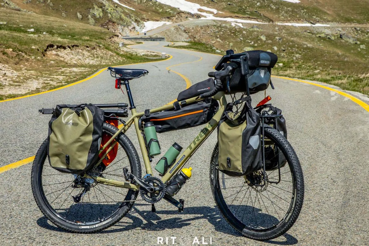 ZEMLJA IZNAD PLANINA. TRANSALPINA BICIKLOM.