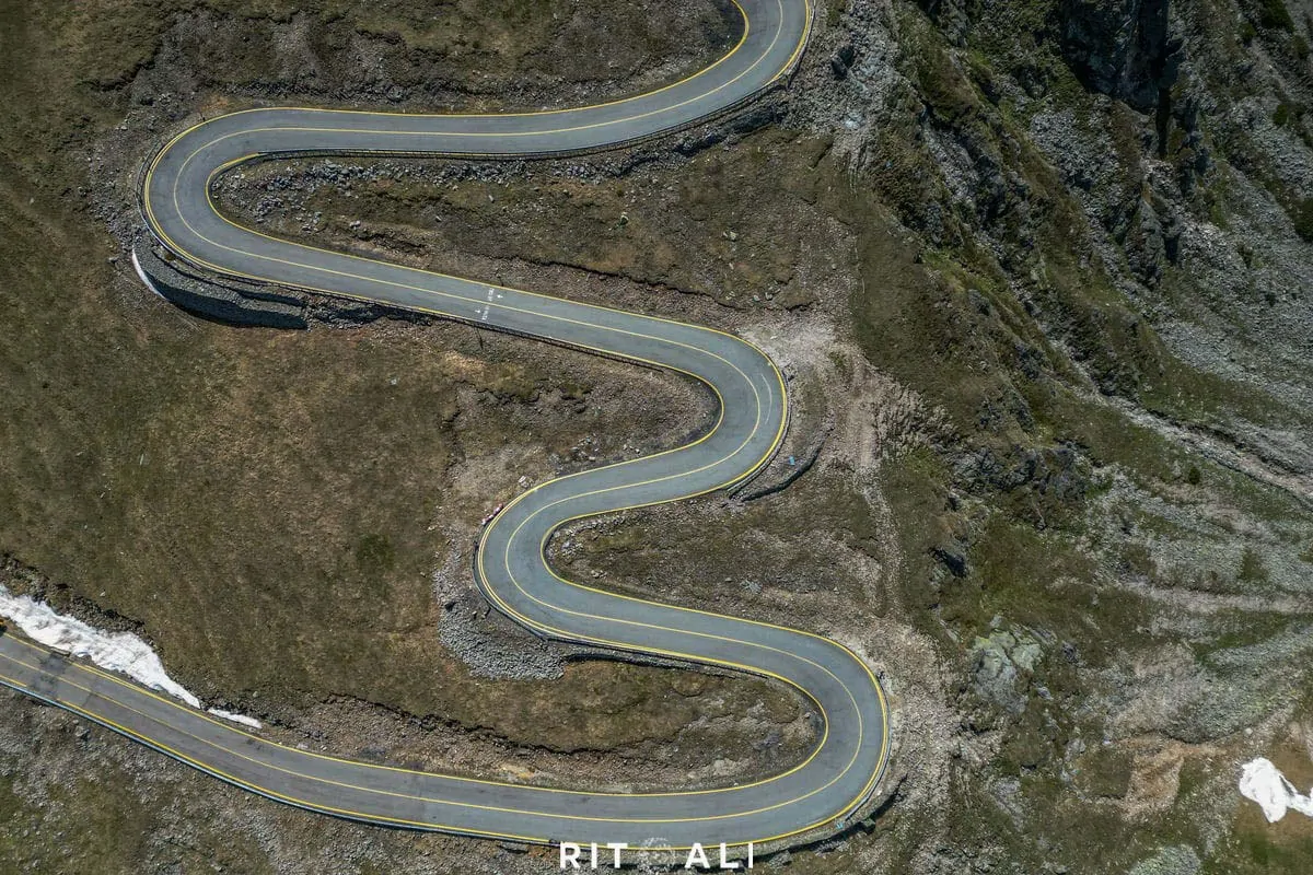 ZEMLJA IZNAD PLANINA. TRANSALPINA BICIKLOM.