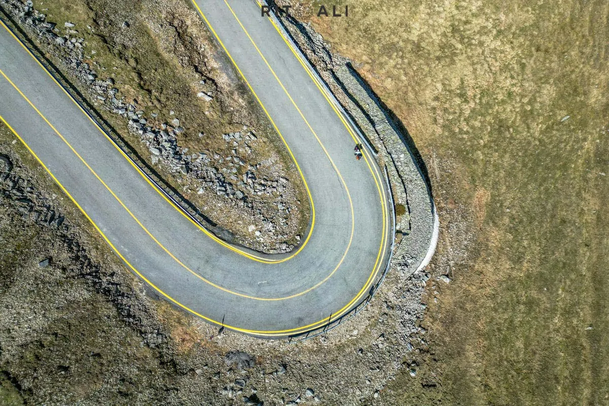 ZEMLJA IZNAD PLANINA. TRANSALPINA BICIKLOM.