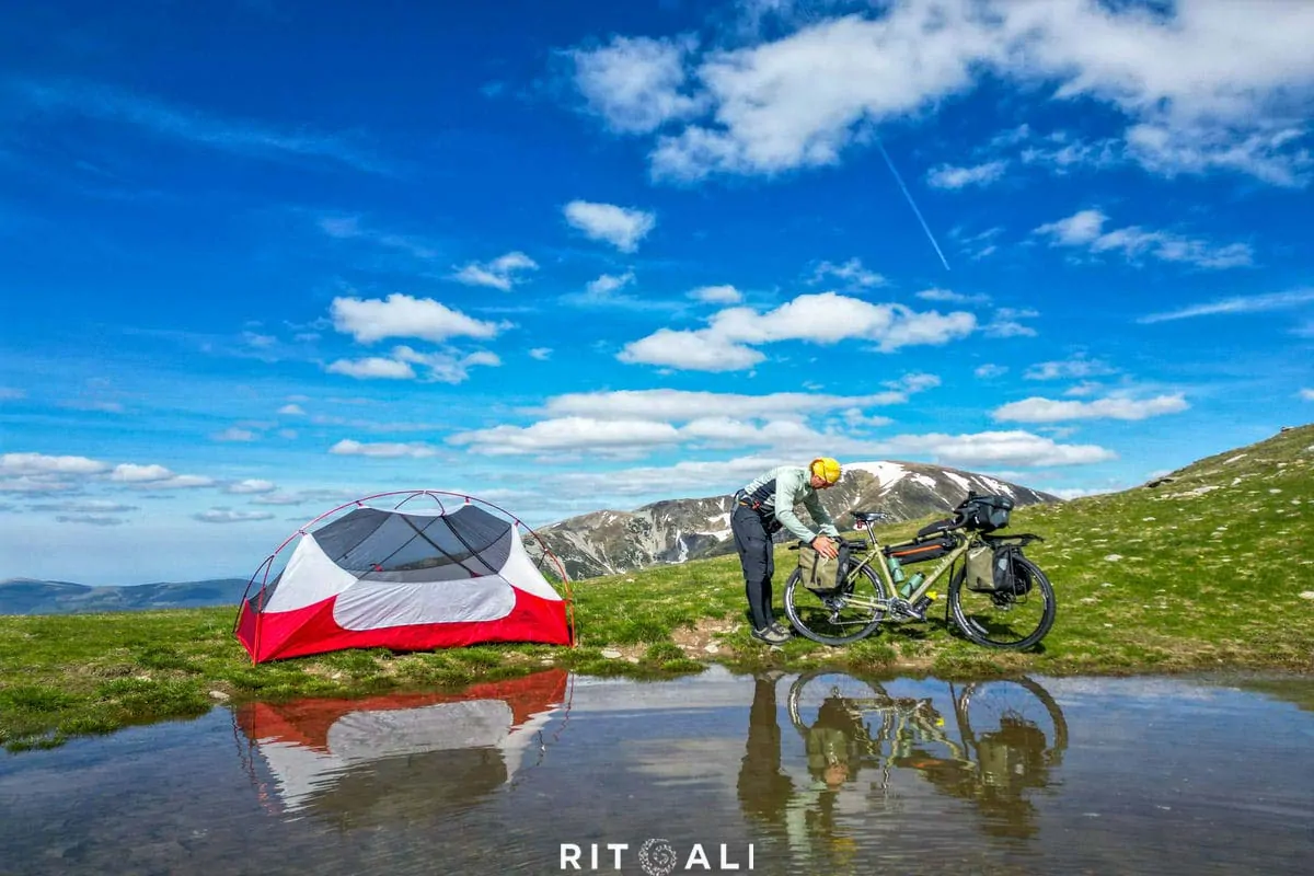 ZEMLJA IZNAD PLANINA. TRANSALPINA BICIKLOM.