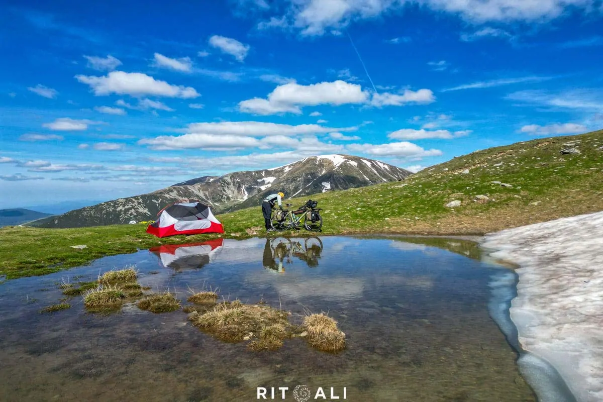 ZEMLJA IZNAD PLANINA. TRANSALPINA BICIKLOM.