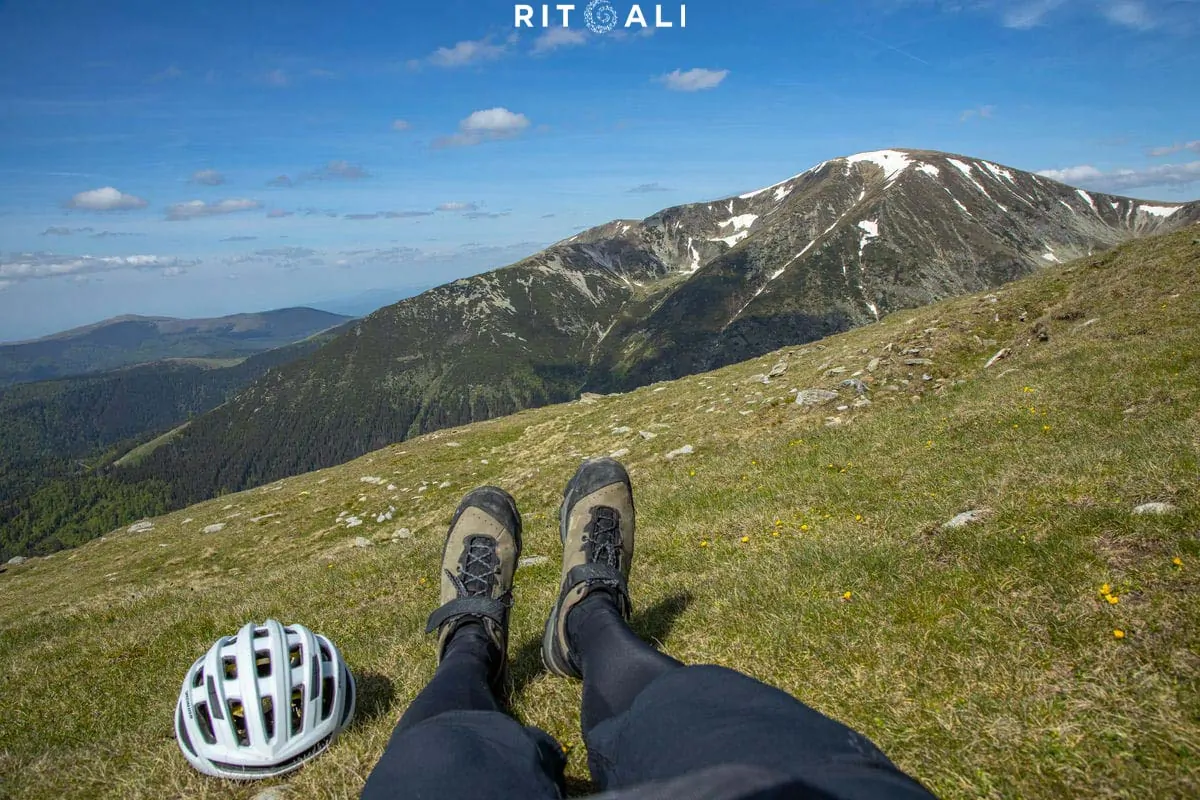 ZEMLJA IZNAD PLANINA. TRANSALPINA BICIKLOM.