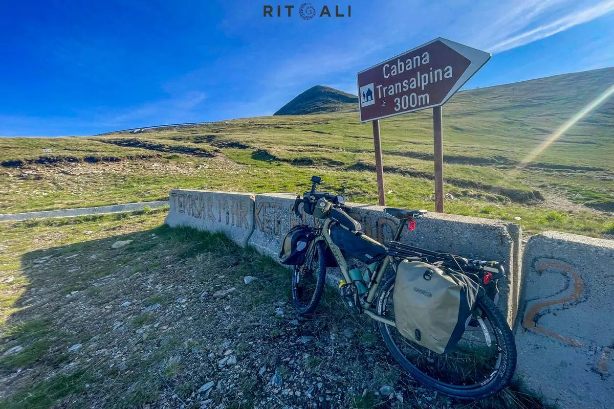 ZEMLJA IZNAD PLANINA. TRANSALPINA BICIKLOM.