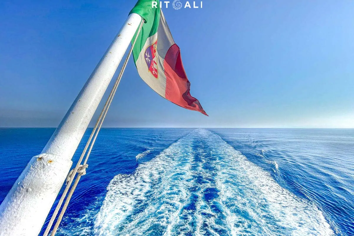 KORZIKA. OSTRVO PLANINA, MORA I SVINJA