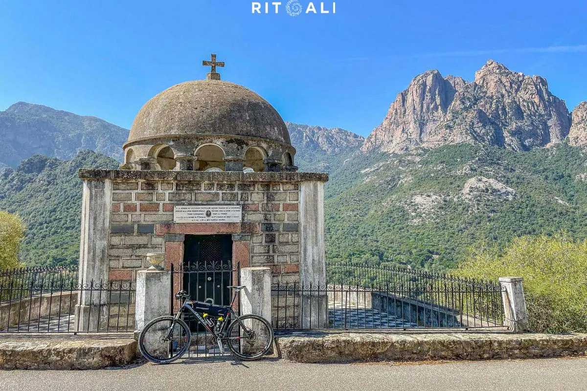 KORZIKA. OSTRVO PLANINA, MORA I SVINJA